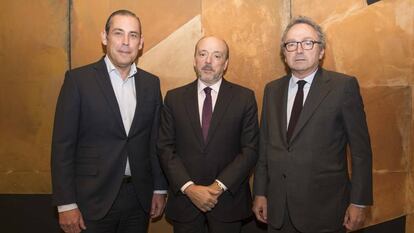 Manuel Mirat, consejero delegado de PRISA, Javier Monzón, actual vicepresidente y Manuel Polanco, presidente del grupo