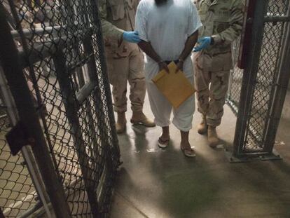 Imatge d'un detingut a Guantánamo.