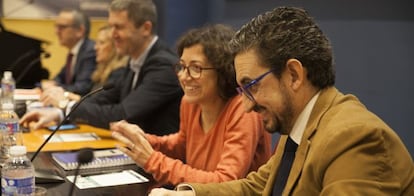 Desde la derecha, Daniel Restrepo (Mapfre), Ana Bustamante (Caixa ProInfancia), Carlos de la Iglesia (Microsoft), Sylvia Cabrera (consultora independiente) y Jesús Díaz de la Hoz (PwC), en la jornada ¿Son las empresas socialmente responsables más rentables? celebrado en el campus de ESIC en Madrid.