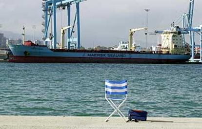 El <i>Albert Maersk</i>, ayer, en el puerto de Algeciras.