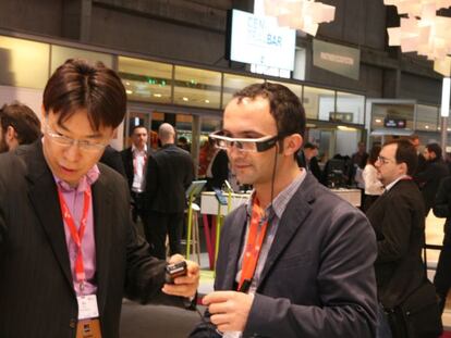 Moverio BT-200 en el stand de SK Telecom en MWC