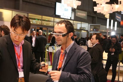 Moverio BT-200 en el stand de SK Telecom en MWC