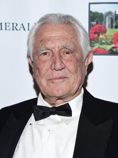 George Lazenby em fevereiro de 2020, durante uma festa de gala do Oscar no The Hollywood Museum (Hollywood, Califórnia). 