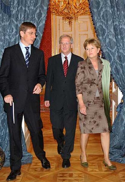 El primer ministro, Ferenc Gyurcsany (izquierda); el presidente, Laszlo Solyom, y la presidenta del Parlamento, Katalin Szili.