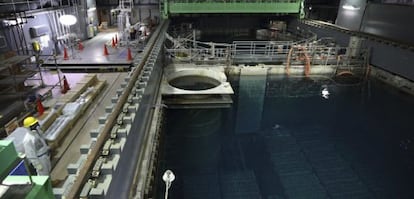 Piscina del reactor 4 en la central nuclear de Fukushima.