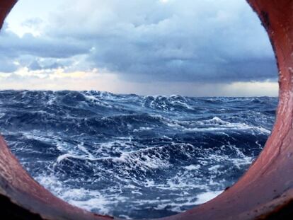 El Mediterráneo visto desde el interior del Aquarius.