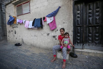 Niños palestinos en las calles de un campo de refugiados en Gaza