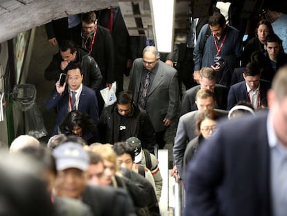 Congresistas en el metro durante el primer día de huelga.