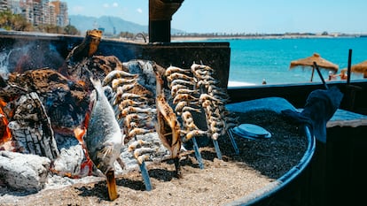 Espetos en la playa de La Malagueta, en Málaga.
