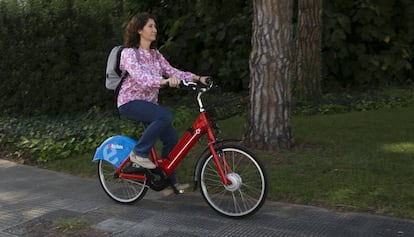 Una de les bicicletes del nou servei públic compartit metropolità, l'eBicibox.