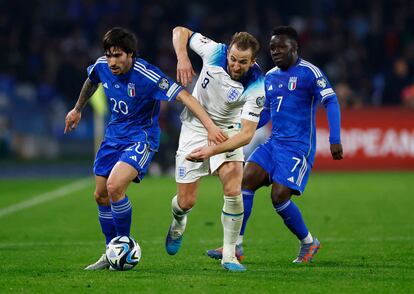 England's Harry Kane in action with Italy's Sandro Tonali and Wilfried Gnonto.