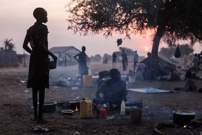 Vida cotidiana en Minkammen, a 25 kilómetros al sur de Bor, 8 de enero de 2014. Miles de desplazados huyen de la violencia en Sudán del Sur.