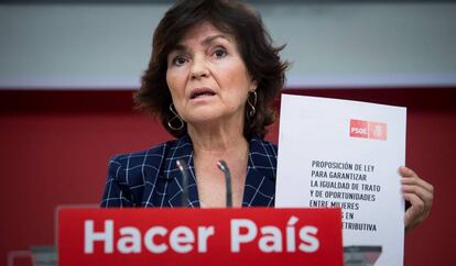 La secretaria de Igualdad del PSOE, Carmen Calvo, este lunes tras la Ejecutiva Permanente del partido.