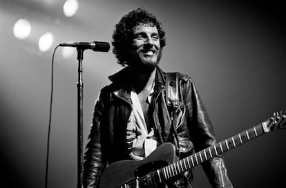 Bruce Springsteen en un concierto de la gira de 'Born to Run', en 1975. 