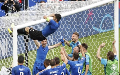 Buffon e sua já famosa comemoração depois da vitória contra Espanha.