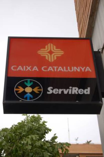 Cartel luminoso de la Caixa de Catalunya en Tarragona. EFE/Archivo