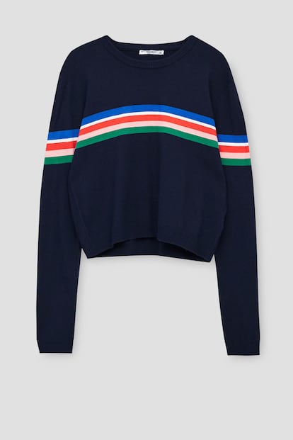 Jersey con franja de colores en el pecho. Es de Pull and Bear (15,99 euros).