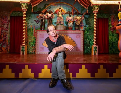 Restauración a cargo del Ayuntamiento de Madrid del único teatro de autómatas del mundo. En la imagen, Pepe Luna, su responsable.