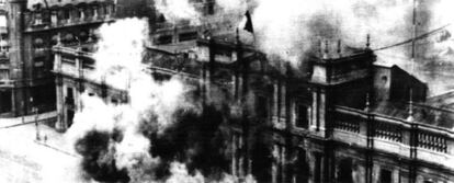Bombardeo del Palacio de la Moneda, sede de la Presidencia de Gobierno, el 11 de septiembre de 1973.