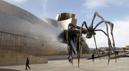 Una panormica del Museo Guggenheim Bilbao, ayer, con la escultura <b><i>Mam,</b></i> de Louise Bourgeois en su exterior.