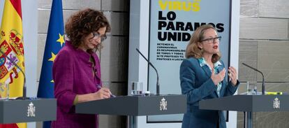 La ministra de Hacienda, María Jesús Montero, y la vicepresidenta de Asuntos Económicos, Nadia Calviño.