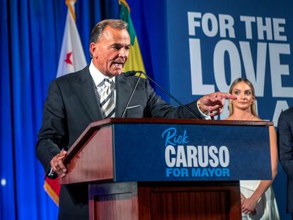 Rick Caruso, candidato demócrata a la alcaldía de Los Ángeles, tras su victoria en las primarias.