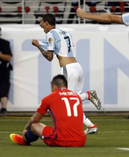 Di Mar&iacute;a celebra el gol que le convirti&oacute; a Chile.