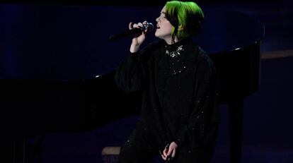 Billie Eilish, en su actuación en la ceremonia de entrega de los Oscar.