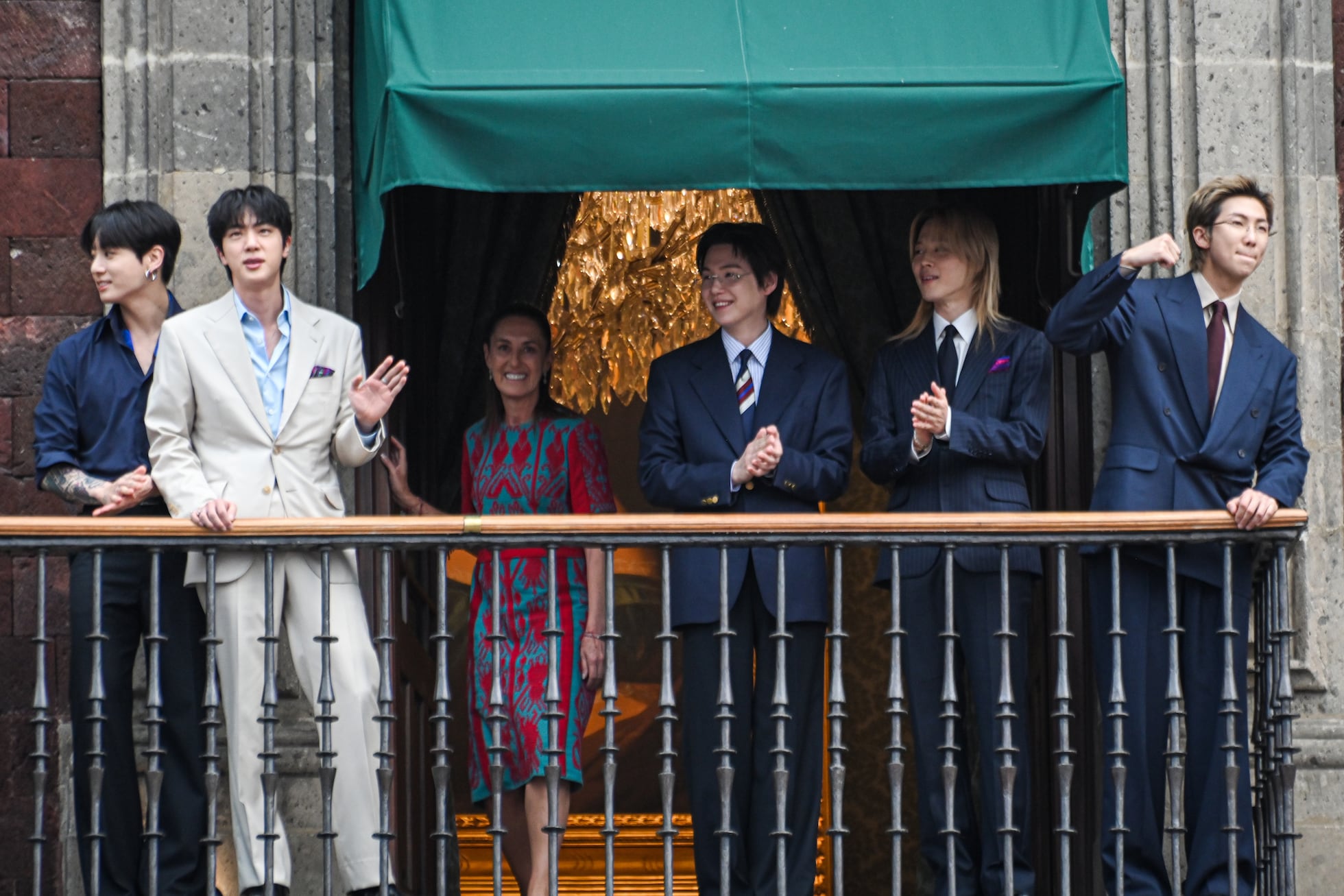 BTS ante sus ARMYs en Palacio Nacional de México, en imágenes | Fotos