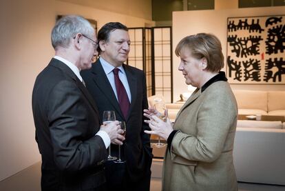 Angela Merkel, con Durão Barroso y Van Rompuy.