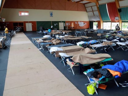 Un gimnasio habilitado como centro para migrantes y refugiados en Pailleux, en el noreste de Francia. 