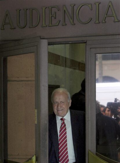 Arzalluz, ayer, en la puerta de la Audiencia Nacional.