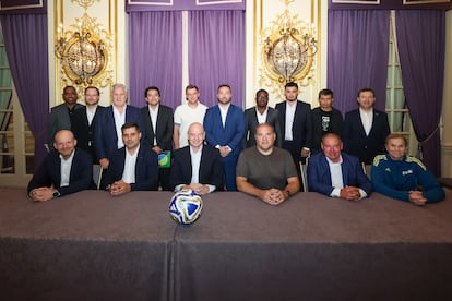 Gianni Infantino con representantes sindicales de los cinco continentes el pasado viernes.