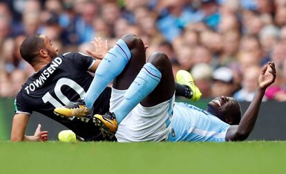 Mendy se duele en el suelo tras lesionarse en el partido contra el Crystal Palace.