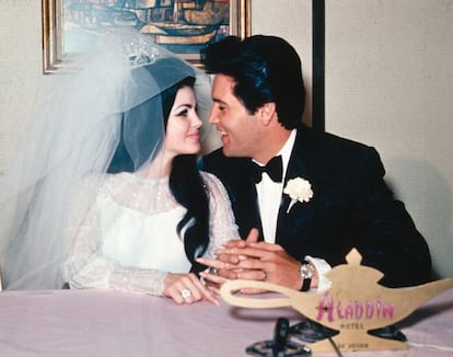 Elvis y Priscilla Presley, el día de su boda en 1967.