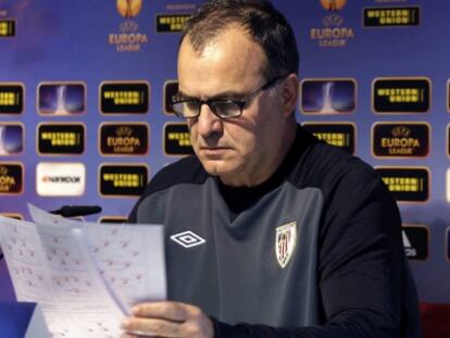 Marcelo Bielsa, ayer tras la rueda de prensa.