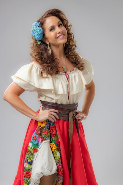 Lucero, en una imagen promocional de 'El gallo de oro'.