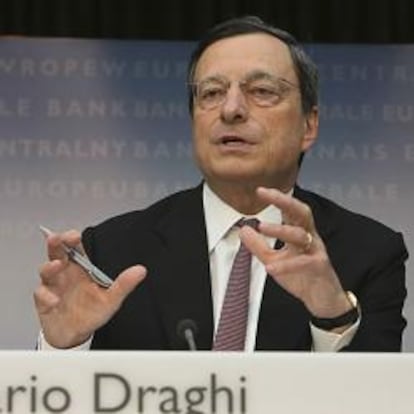 Draghi critica la "tímida" moderación salarial de España y prevé más bajadas