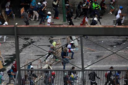 Uma das lideranças que fizeram o chamado para os protestos de hoje foi Leopoldo López, que pediu aos cidadãos que continuem com os atos, mas através de "ações pacíficas luta organizada"