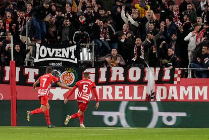 David López celebra el primer gol del Girona al Athletic este viernes, con Stuani a su izquierda.