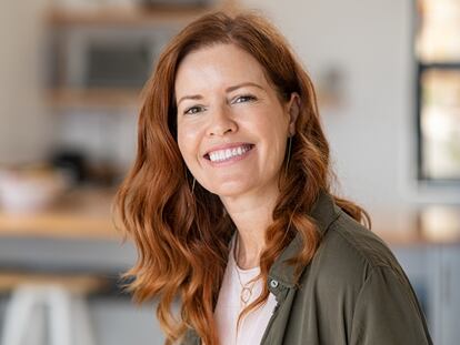 Repasamos consejos y productos con los que cuidar el pelo durante la menopausia. GETTY IMAGES.