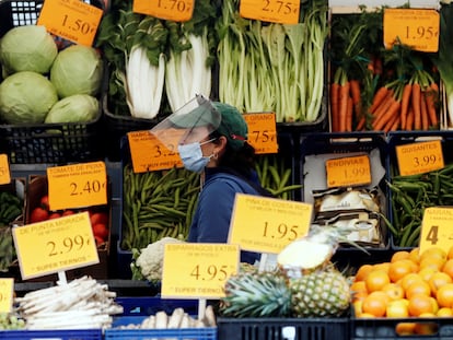 Verdura en un mercadillo de Villava (Navarra), el pasado jueves.