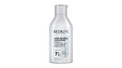 Reparar, hidratar y proteger es lo que consigue este champú para cabellos teñidos. REDKEN.