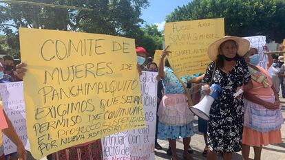 Las defensoras del agua organizaron una protesta pacífica en contra de la paralización de un proyecto que mejoraría el abastecimiento de agua de sus comunidades