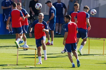 Antoine Griezmann, durante el entrenamiento de este sábado en la ciudad deportiva Wanda en Majadahonda, Madrid.