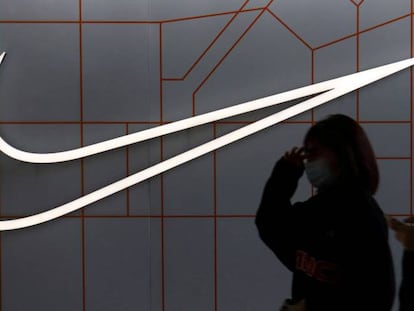 Nike mejoró ventas y beneficios anuales pese al cierre de Rusia y la caída en China