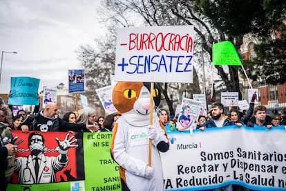 Protesta de veterinarios ante el Ministerio de Agricultura de Madrid, este miércoles. 