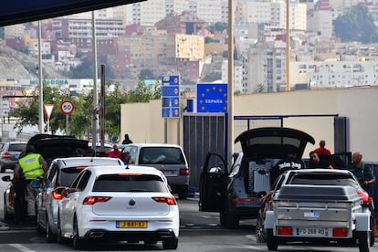 Paso fronterizo de El Tarajal en Ceuta, el lunes.