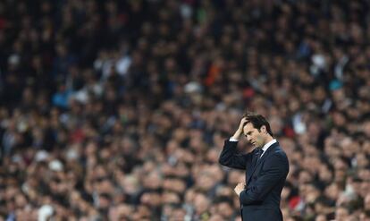 Santiago Solari, entrenador del Real Madrid, durante el partido frente al Ajax en el Santiago Bernabéu.