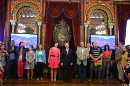 Recepción en el Ayuntamiento de Bilbao a los participantes en el programa de 'Vacaciones en Paz'.